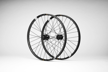Crankbrothers Synthesis Carbon E-BIKE BOOST Tubeless Ready Laufradsatz, 29"/27.5+, 110x15mm/148x12mm, Shimano HG, black - Produktbild - 1