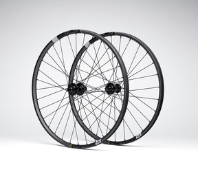 Crankbrothers Synthesis Carbon XCT11 BOOST I9 Hydra Tubeless Ready Laufradsatz, 29", 110x15mm/148x12mm, Shimano Micro Spline, black - Produktbild - 1