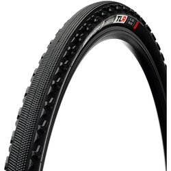 CX-Reifen Chicane TLR Clincher, Challenge
TLR-Series, 120 TPI, Vulcanized-Compound, Reifenflanke: schwarz,
für 17-25 mm Maulweite Empfohlener Reifendruck 1.8-2.5 bar (max. 5)
Größe: 33-622, Farbe: Schwarz/schwarz, Gewicht: 380 g, VE: 1 Stk - Produktbild - 1