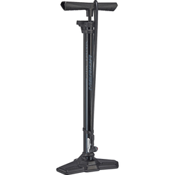 19205004-21083064-21083064.jpg Standpumpe Tubeless Air Tank, MERIDA
Bis 260 PSI/18 bar
Größe: 69 cm, Farbe: Schwarz, Gewicht: 2100 g, VE: 1 Stk. - Produktbild - 1