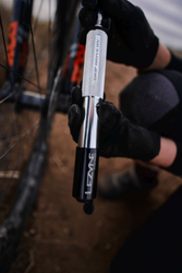 lezyne-minipumpe-grip-drive-hv-6-21141671-21141671.jpg Fahrrad Minipumpe Grip Drive HV medium schwarz - Produktbild - 2