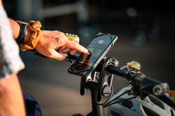 lezyne-smart-grip-smartphonehalterung-6-21141857.jpg LEZYNE Smart Grip Smartphonehalterung Lenkerbefestigung schwarz - Produktbild - 7