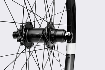 Crankbrothers Synthesis Aluminium Enduro BOOST Tubeless Ready Laufrad VR, 29", 110x15mm, black - Produktbild - 2