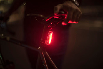 Knog Plus Fahrradlampe StVZO Ruecklicht Rot Translucent 20 Lumen - Produktbild - 3