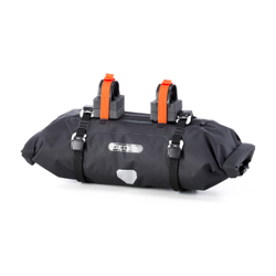 Alt-Text Bild 1 (82 Zeichen): Ortlieb Handlebar-Pack 9L Lenkertasche in Schwarz matt mit Rolltop an beiden Enden Alt-Text Bild 2 (79 Zeichen): Ortlieb Handlebar-Pack 9L am Lenker montiert, Klettbänder und Spacer im Detail Alt-Text Bild 1 (82 Zeichen): Ortlieb Handlebar-Pack 9L Lenkertasche in Schwarz matt mit Rolltop an beiden Enden Alt-Text Bild 2 (79 Zeichen): Ortlieb Handlebar-Pack 9L am Lenker montiert, Klettbänder und Spacer im Detail