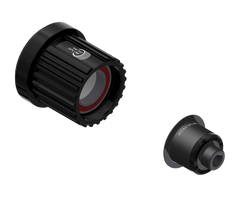 216-00-17115-7613052351780-1-21260575-21260575.png Freilauf/Rotor Umrüstkit Shimano für Ratchet, DT SWISS
Shimano Micro Spline Kassettenaufnahme, Material: Aluminium, Ausführung: Light mit Standard-Lagern, mit Endkappe, passend u. a. für 240s/350 Naben
Größe: 5 x 130/135 mm, Farbe: Schwarz, - Produktbild - 1