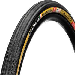 Gravel-Reifen Strada Bianca Pro Handmade TLR Clincher, Challenge
Pro-Series, 260 TPI, PPS GANZO+PPS2 Pannenschutz, SmartPlus-Compound, Reifenflanke: hellbraun Empfohlener Reifendruck 2-3.5 bar (max. 6)
Größe: 36-622, Farbe: Schwarz/braun, G - Produktbild - 1