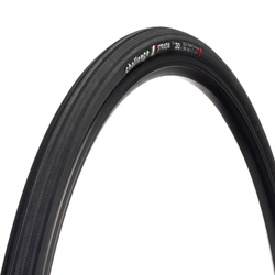 Road-Reifen Strada Race Clincher, Challenge
Race-Series, 120 TPI, PPS Pannenschutz, Vulcanized-Compound, Reifenflanke: schwarz Empfohlener Reifendruck 3.5-5 bar (max. 8)
Größe: 30-622, Farbe: Schwarz/schwarz, Gewicht: 300 g, VE: 1 Stk. - Produktbild - 1