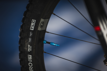 LEZYNE TUBELESS VENTIL CNC 60 MM / NEO METALLIC - Produktbild - 5