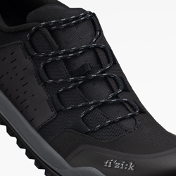 fizik-terra-ergolace-x2-5-ebike-mtb-flat-pedals-shoes-black-1-21290032-21290032.jpeg Fizik Terra Atlas X2 E-MTB-Schuh – Black / Black - Produktbild - 4