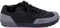 Bildschirmfoto-2023-07-21-um-21-04-11-21290162-21290162.png Fizik Gravita Versor Flat DH/E-MTB-Schuh – Black / Purple – Gr. 42 - Produktbild - 1