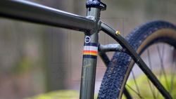 1805-00-02-21292741-21292741.jpg NG Sports Flaschenhalter Schrauben, VE/50, Werkstattverpackung, black matte, silver, red, blue, gold - Produktbild - 2