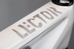 Lector-FS-Detail--7--21326308.jpeg LECTOR SF LC Uni light grey / black - glossy&matt - Produktbild - 3