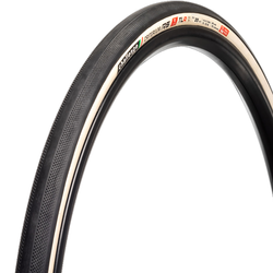 Road-Reifen Criterium RS TE Handmade TLR, Challenge
TE-Series, Hookless-Kompatibel, 350 TPI, PPS GANZO Pannenschutz, Smartprime-Compound Empfohlener Reifendruck 4.5-6.5 bar (max. 7.5)
Größe: 25-622, Farbe: Schwarz/weiß, Gewicht: 225 g, VE: - Produktbild - 1