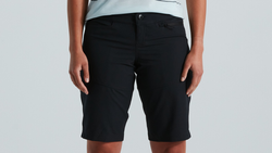 64221-810-APP-TRAIL-SHORT-W-LINER-WMN-BLK-S-HERO-21355877-21355877.png Specialized Trail MTB Hose Damen kurz mit Radunterhose Black Gr. M - Produktbild - 1