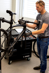Unior 1600N1-US Profi Werkzeugwagen für Mechaniker, 7 Schubladen 364x564mm, 1 Schublade 383x564mm, black - Produktbild - 2