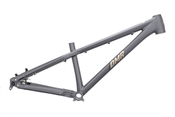 DMR-F-RHYTHM-MG-L-01-21377256.jpg DMR Rhythm Long Rahmen, 26", met grey - Produktbild - 1