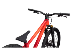 91923-50-P4-REDTNT-FRYRED-WHT-D1-POV-21379927-21379927.png Specialized P.4 Dirt Jump Bike 27,5 Zoll Red Tint / Fiery Red Gr. 27.5 - Produktbild - 4