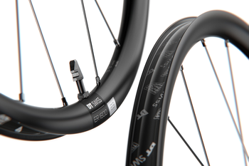 DT Swiss ER 1600 SPLINE 29 Zoll Laufrad 23 mm, Disc Center Lock, TA 12x142 mm, SRAM XDR, 876 g schwarz - Produktbild - 2