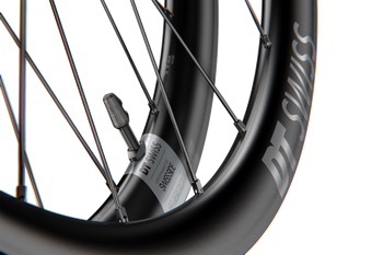 DT Swiss E 1800 SPLINE 27,5 Zoll Laufrad 30 mm Disc Center Lock 12x142 mm SRAM XDR Road 944 g schwarz - Produktbild - 2