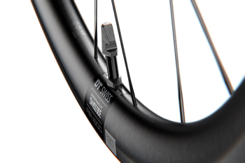DT Swiss AR 1600 SPLINE 27,5 Zoll Laufrad 30 mm Disc Center Lock 12x142 mm SRAM XDR Road Schwarz 872 g - Produktbild - 2