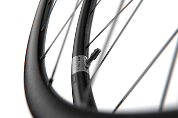 Laufrad P 1800 SPLINE 29" 23 mm, DT SWISS, Disc Center Lock, TA 12/142 mm, SRAM XDR Road (AXDR) mit Ratchet LN 18, Größe: 622 x 23 mm, Farbe: schwarz, Gewicht: 890 g, VE: 1 Stk. - Produktbild - 2