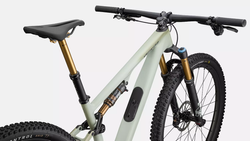 90324-11-EPIC-PRO-130-FSTGRN-SPR-METSPR-D1-POV-21397299-21397299.png Specialized Epic 8 EVO Pro, SRAM X0 Eagle AXS, Forest Green / Spruce - Produktbild - 4
