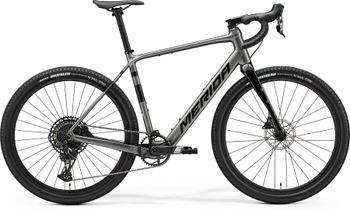 eSILEX+ 600 III1 gunmetal grey(black), MERIDA
Größe: XL, Farbe: Gunmetal-grau/schwar, VE: 1 Stk. - Produktbild - 1