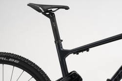 GHOST-MY23-Lector-FS-SF-Essential-BLK-GRY-29Inch-Detail-3-GMAP1-21411346.jpg LECTOR FS ESSENTIAL Uni carbon/dark gray - glossy - Produktbild - 6