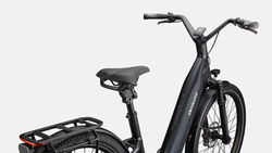 90425-20-COMO-50-IGH-UL-CSTBLK-FLKSIL-D1-POV-21413513.png Specialized Turbo Como 5.0 IGH Step-Through E-Bike Cast Black - Produktbild - 4