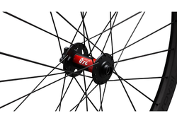 30124-9253-Traverse-HD-240-11-FRONT-HUB-DARK-21416198.jpg Specialized Roval Traverse HD 240 DEG Laufrad Carbon / Black Gr. 29 Front 28H - Produktbild - 3
