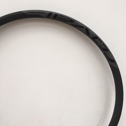 Specialized RIM MY16 ROVAL CONTROL CARBON 29 CARBON RIM, 28 HOLE, 22MM INNER WIDTH CHAR GRAPHIC Satin Carbon/Black - Produktbild - 1 Specialized RIM MY16 ROVAL CONTROL CARBON 29 CARBON RIM, 28 HOLE, 22MM INNER WIDTH CHAR GRAPHIC Satin Carbon/Black - Produktbild - 1