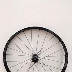 Specialized WHL MY15 TRAVERSE, 27.5, FRONT, ALLOY, TA, 15X100MM, DISC, 6-BOLT, 24H (LFM07) - BLACK W/ CHARCOAL DCL - Produktbild - 1