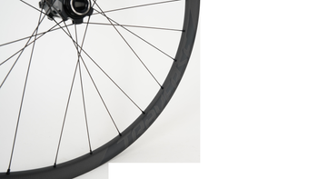 Specialized WHL MY16 TRAVERSE SL TORQUE TUBE, 27.5, FRONT, CARBON, TA, 15X110MM (RS-1 FORK ONLY), DISC, 6-BOLT, 24H (SRAM HUB) Carbon/Charcoal Decal - Produktbild - 2