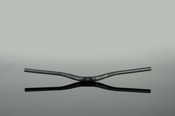 M181-01-006-01-02-21431416-21431416.jpg Renthal V3 Fatbar Lite Carbon Riser Lenker, 31.8mm, 760x30mm, 7°/5°, carbon/gold - Produktbild - 2