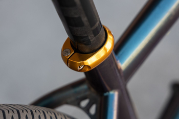 Chris King Sattelklemme, 31.8mm, gold - Produktbild - 2