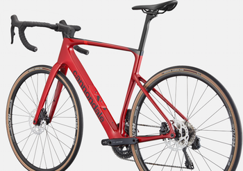 Cannondale Synapse Carbon 4 Endurance-Rennrad mit Shimano 105 Di2, Metallic Red - Produktbild - 4