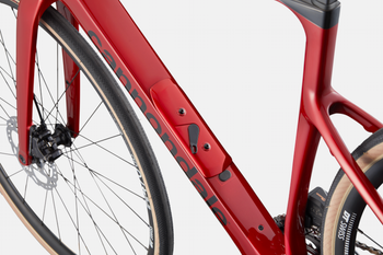 Cannondale Synapse Carbon 4 Endurance-Rennrad mit Shimano 105 Di2, Metallic Red - Produktbild - 8