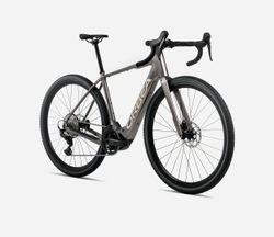 T303TTCC-GZ-FRONT-DENNA-H30-over-21440390.jpg Orbea DENNA H50 Magnetic Bronze (Matt) – Nickel (Gloss) - Produktbild - 2