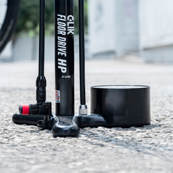 Lezyne Standluftpumpe CLIK Drive HP ABS PRO Pumpenkopf, 220 PSI, schwarz - Produktbild - 3