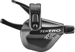 211-90-00321-4717592040173-1-21448318-21448318.png Schalthebel ED9, TEKTRO
SL-M350-9R, für 9-fach Kassette, max. 3 Gangsprünge, werkzeugl. Zugwechsel, integr. Lenkerklemmung
Farbe: Schwarz, Gewicht: 109 g, VE: 1 St. - Produktbild - 1