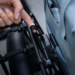 1635838-21449776.jpg Thule InLock universal panel Schwarz – Gepäckträger - Produktbild - 5