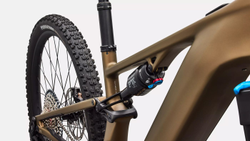 Turbo-Levo-R-Comp-Satin-Burnt6-21456651-21456651.jpg Specialized Turbo Levo R Comp Carbon E-MTB Burnt Gold / Sandstone Metallic - Produktbild - 7