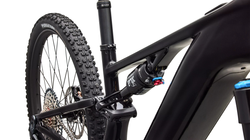 95226-30-LEVO-R-4-EXPERT-CARB-BNTGLDMET-D4-STTT-21457261.jpg Specialized Turbo Levo R Expert E-MTB mit FACT-Carbonrahmen, 105 Nm und 840 Wh, Burnt Gold - Produktbild - 4