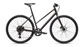 Specialized Sirrus X 2.0 Step-Through Fitnessbike mit tiefem Einstieg, Metallic Obsidian / Burnt Gold - Produktbild - 1 Specialized Sirrus X 2.0 Step-Through Fitnessbike mit tiefem Einstieg, Metallic Obsidian / Burnt Gold - Produktbild - 1