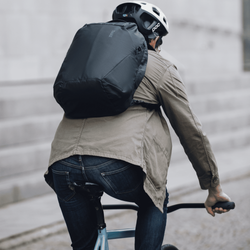 Thule Tact backpack 21L Schwarz – Laptop‐Rucksack - Produktbild - 5