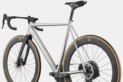 C26-C1303GU-CAAD14-1-RAW-D5-21462615.png Cannondale CAAD14 1 Raw - Produktbild - 3