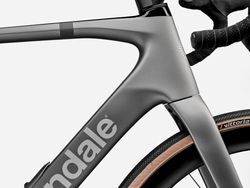 C25-Synapse-2-Beauty-Light-0006-21462640.png Cannondale Synapse Carbon 2 Grey - Produktbild - 9
