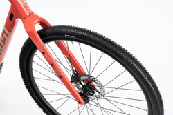 GHOST-MY26-Asket-CF-Pro-28Inch-DETAIL-5-GGFU1-21462722.jpg Ghost Asket CF Pro Red/San - Produktbild - 7