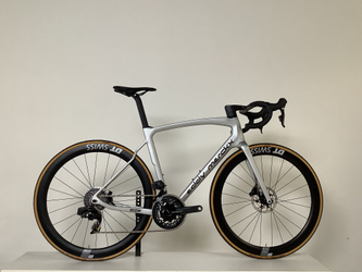 Eddy Merckx 525 SRAM Force AXS 2x12, Rahmenhöhe S – B-Ware (kleiner Lackfehler) - Produktbild - 1